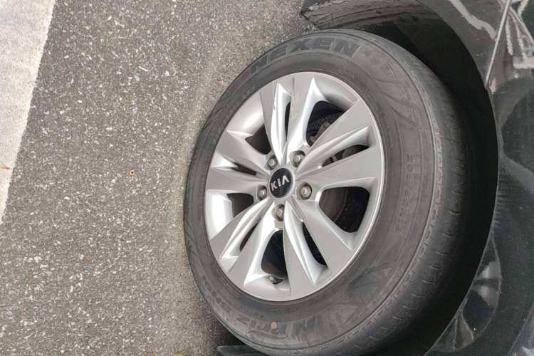 Used Kia K4 2014 1.8L Automatic GLS Right Rear Wheel Hub