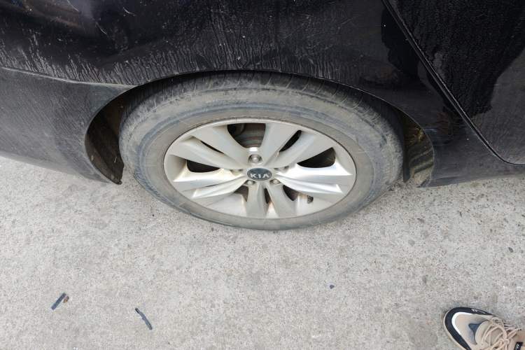 Used Kia K4 2014 1.8L Automatic GLS Right Rear Wheel Hub