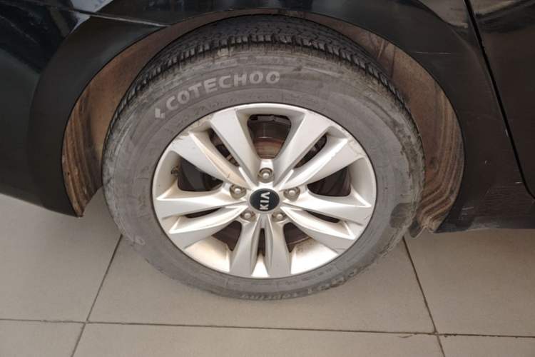 Used Kia K4 2014 1.8L Automatic GLS Right Rear Wheel Hub