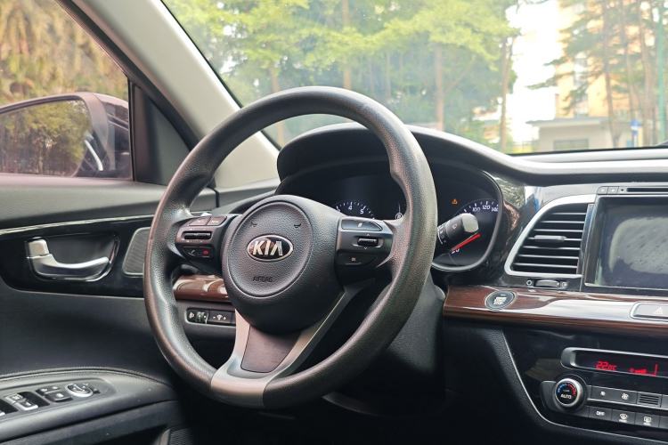 Used Kia K4 2014 1.8L Automatic GLS Steering Wheel