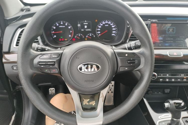 Used Kia K4 2014 1.8L Automatic GLS Steering Wheel
