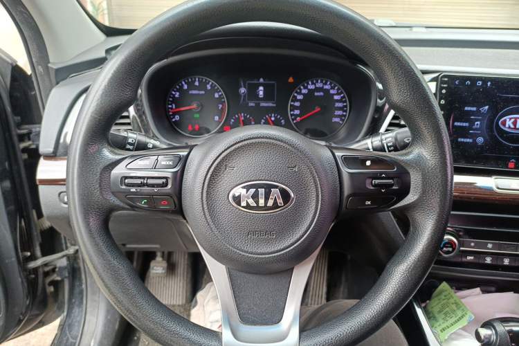 Used Kia K4 2014 1.8L Automatic GLS Steering Wheel