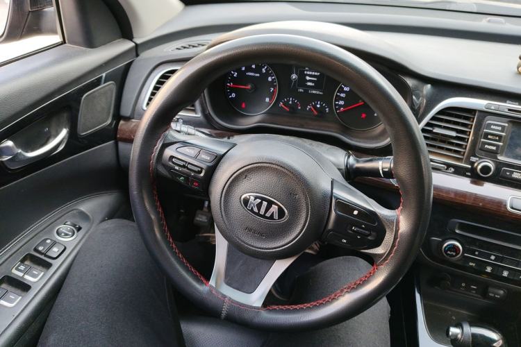 Used Kia K4 2014 1.8L Automatic GLS Steering Wheel