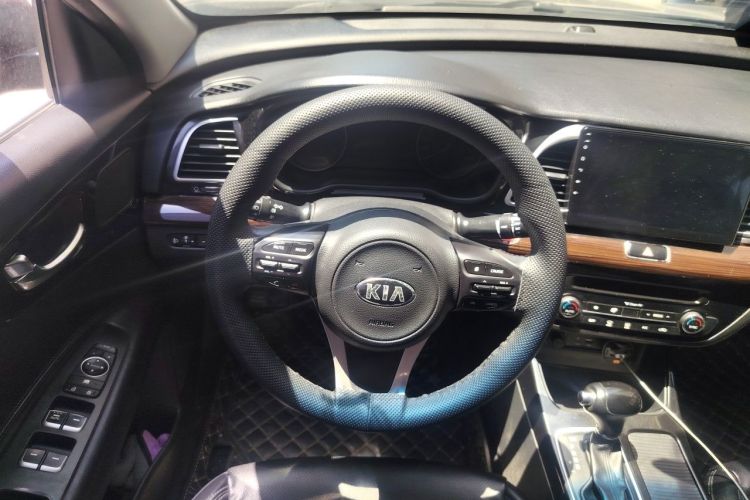 Used Kia K4 2014 1.8L Automatic DLX Steering Wheel