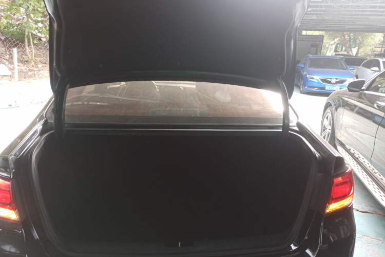 Used Kia K4 2014 1.8L Automatic GLS Trunk