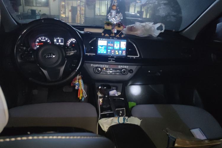 Used Kia K4 2014 1.8L Automatic GL Center Console