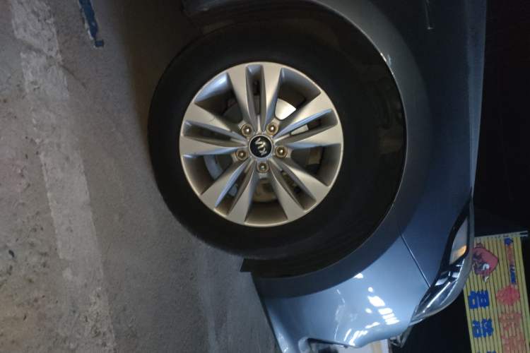 Used Kia K4 2014 1.8L Automatic GL Right Front Wheel Hub