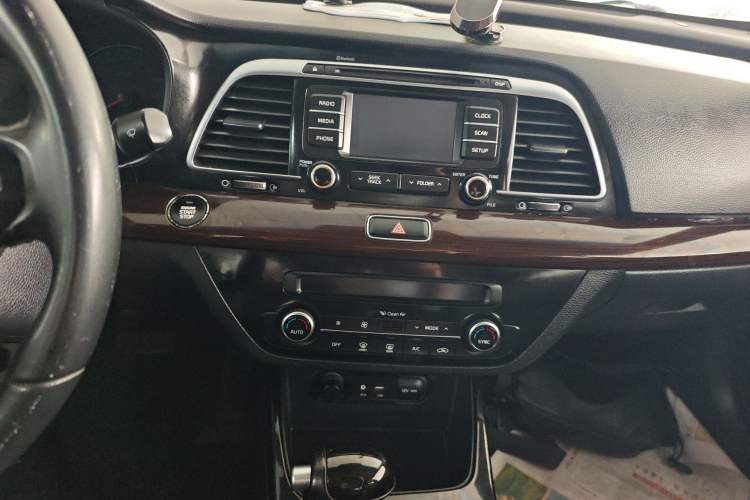 Used Kia K4 2014 1.8L Automatic DLX Audio And AC Panel