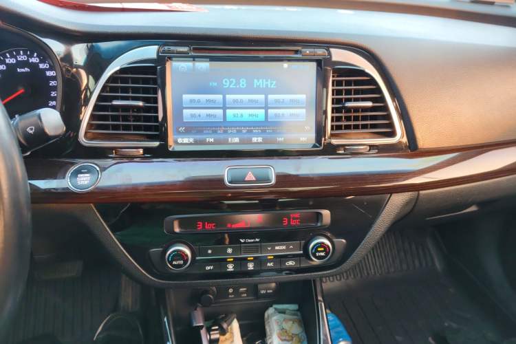 Used Kia K4 2014 1.8L Automatic DLX Audio And AC Panel