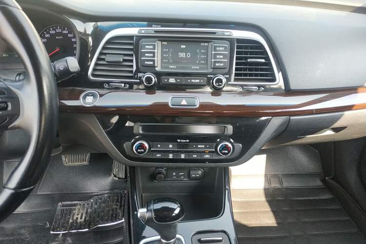 Used Kia K4 2014 1.8L Automatic DLX Audio And AC Panel