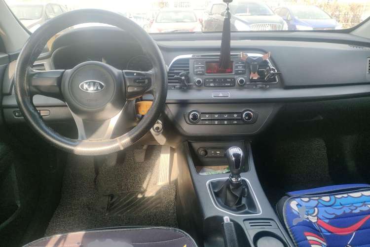 Used Kia K4 2014 1.8L Manual GL Center Console