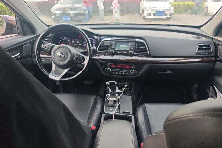 Used Kia K4 2014 1.8L Automatic DLX Center Console