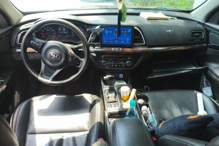 Used Kia K4 2014 1.8L Automatic GLS Center Console
