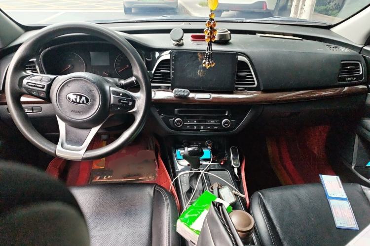 Used Kia K4 2014 1.8L Automatic GLS Center Console