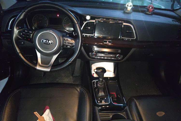 Used Kia K4 2014 2.0L Automatic LUX Center Console