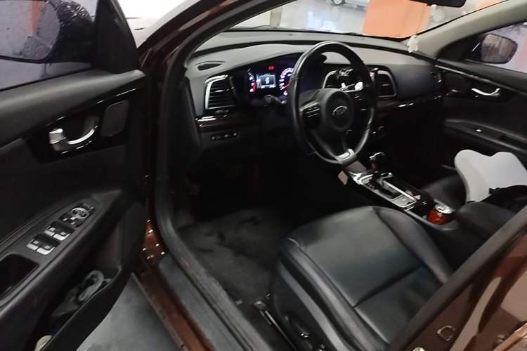 Used Kia K4 2014 1.8L Automatic DLX Driver Seat