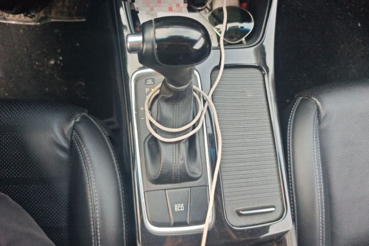 Used Kia K4 2014 1.8L Automatic DLX Gear Lever