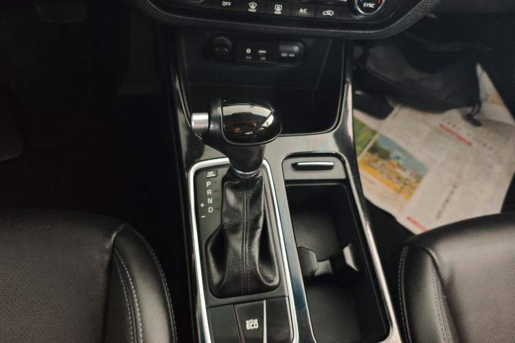 Used Kia K4 2014 1.8L Automatic DLX Gear Lever