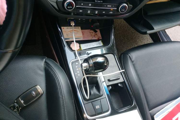 Used Kia K4 2014 1.8L Automatic DLX Gear Lever