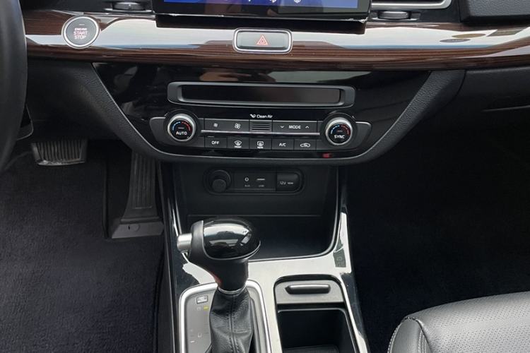Used Kia K4 2014 1.8L Automatic DLX Interior 6