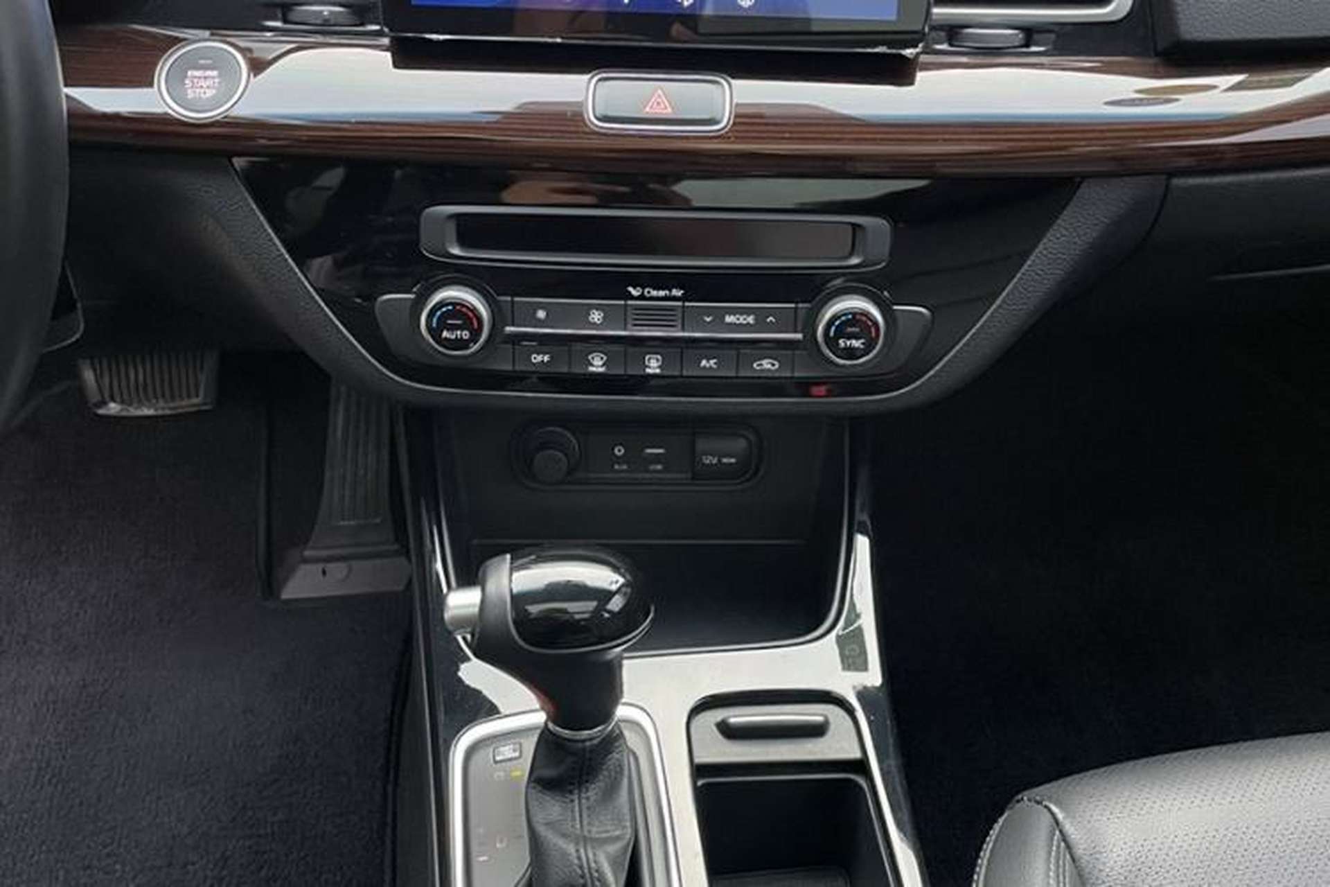 Used Kia K4 2014 1.8L Automatic DLX Interior 9
