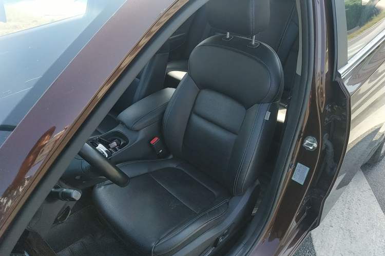 Used Kia K4 2014 1.8L Automatic DLX Left Front Seat