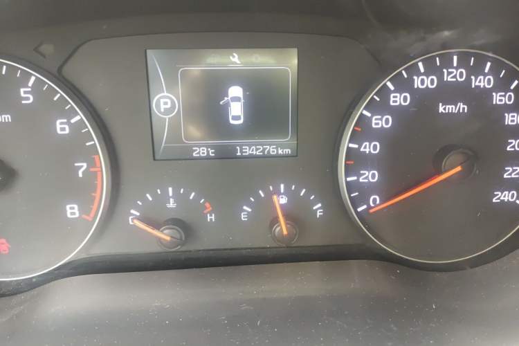 Used Kia K4 2014 1.8L Automatic GLS Odometer Close Up