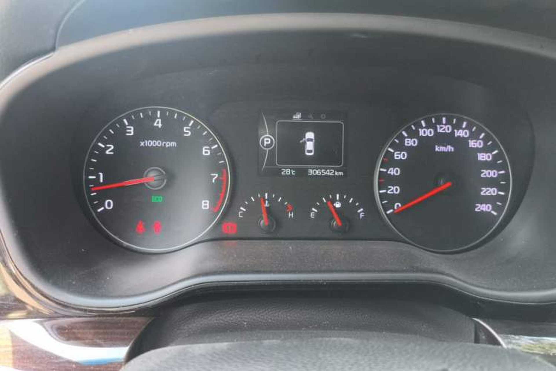 Used Kia K4 2014 1.8L Automatic GLS Odometer Close Up