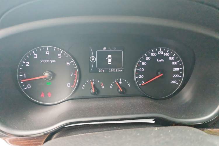 Used Kia K4 2014 1.8L Automatic GLS Odometer Close Up