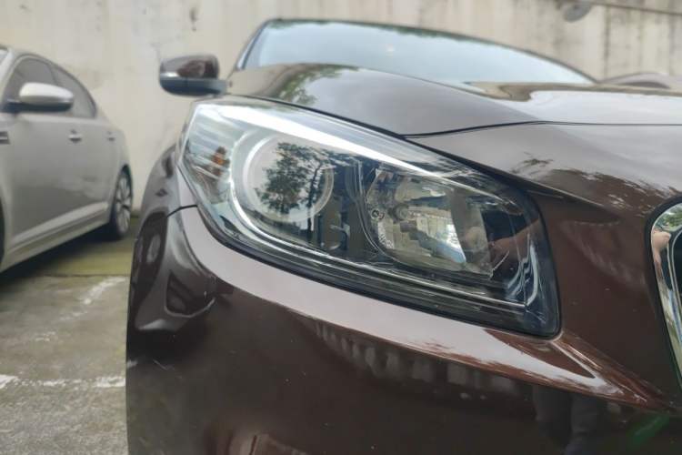 Used Kia K4 2014 1.8L Automatic DLX Right Front Headlight