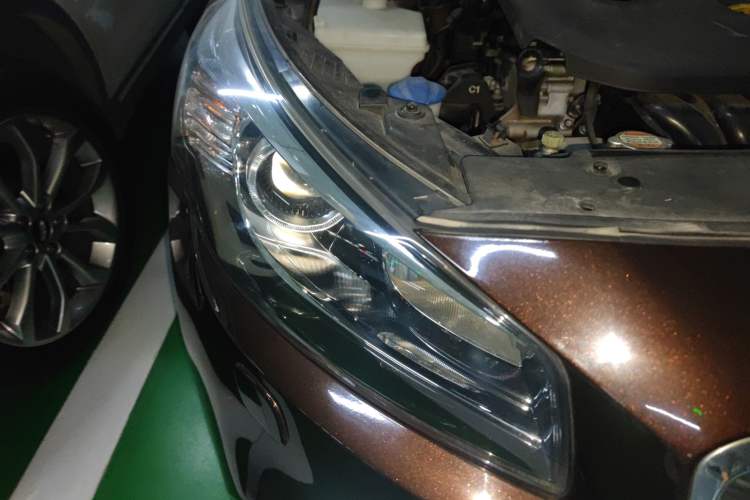 Used Kia K4 2014 2.0L Automatic LUX Right Front Headlight