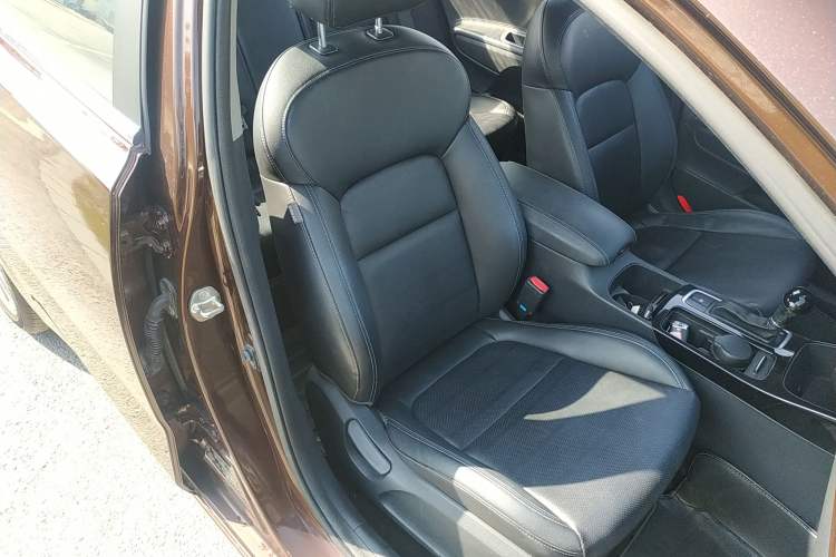 Used Kia K4 2014 1.8L Automatic DLX Right Front Seat