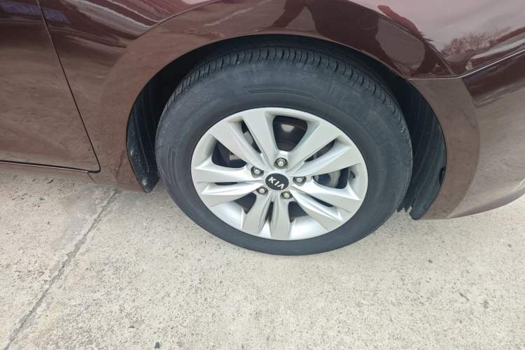 Used Kia K4 2014 1.8L Automatic GLS Right Front Wheel Hub