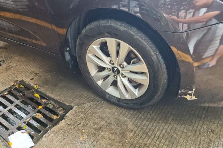 Used Kia K4 2014 1.8L Automatic GLS Right Front Wheel Hub