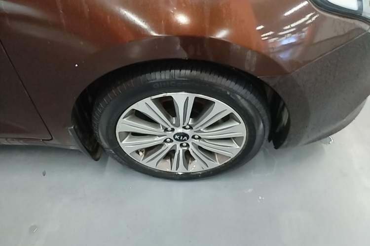 Used Kia K4 2014 1.8L Automatic DLX Right Front Wheel Hub