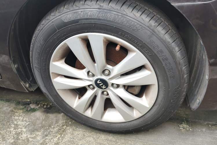 Used Kia K4 2014 1.8L Automatic GLS Right Front Wheel Hub