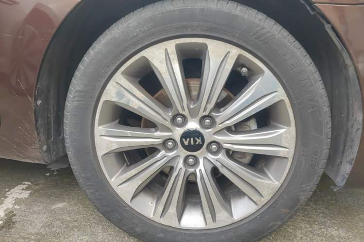 Used Kia K4 2014 1.8L Automatic DLX Right Front Wheel Hub