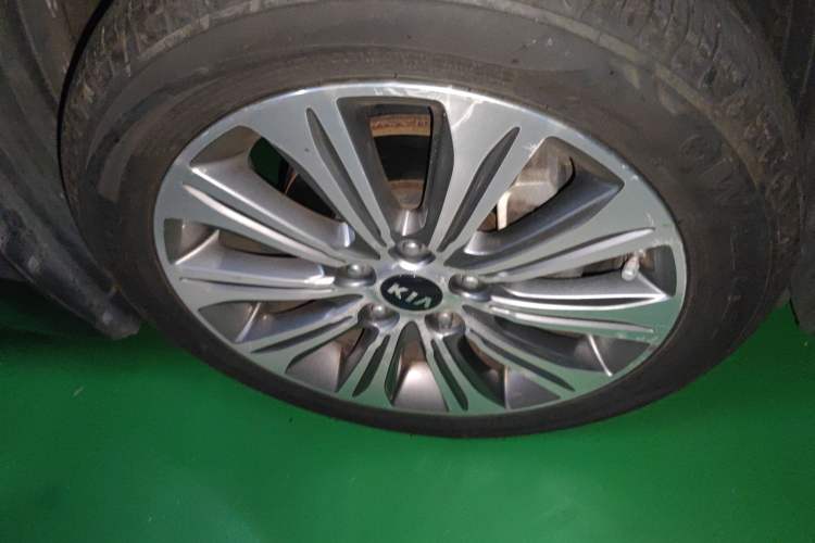 Used Kia K4 2014 2.0L Automatic LUX Right Front Wheel Hub