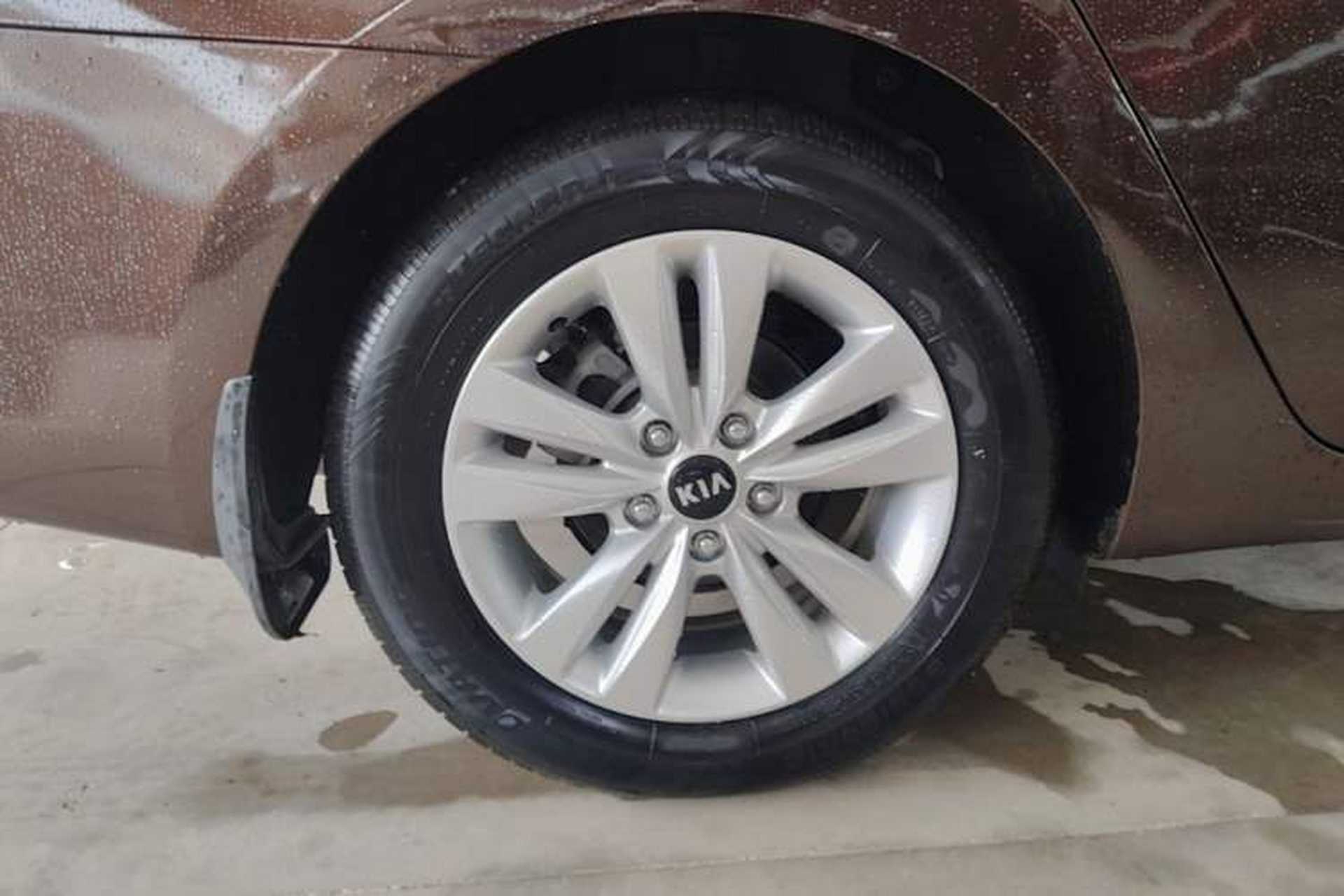 Used Kia K4 2014 1.8L Automatic GLS Right Rear Wheel Hub