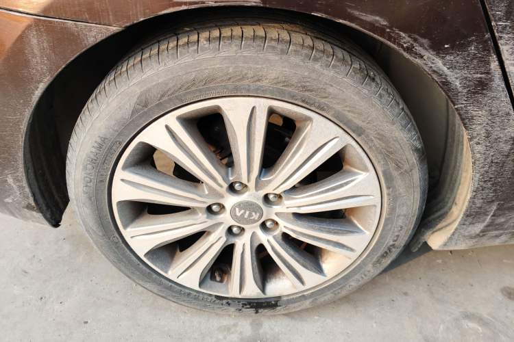 Used Kia K4 2014 1.8L Automatic DLX Right Rear Wheel Hub