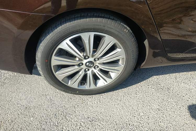 Used Kia K4 2014 1.8L Automatic DLX Right Rear Wheel Hub