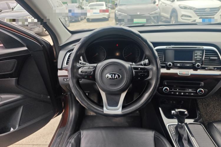 Used Kia K4 2014 1.8L Automatic GLS Steering Wheel