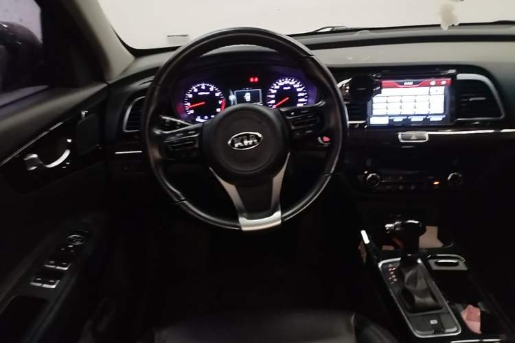 Used Kia K4 2014 1.8L Automatic DLX Steering Wheel