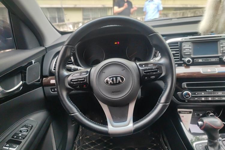 Used Kia K4 2014 1.8L Automatic DLX Steering Wheel