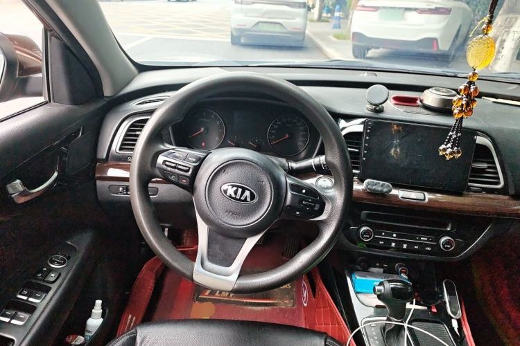 Used Kia K4 2014 1.8L Automatic GLS Steering Wheel
