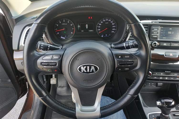 Used Kia K4 2014 1.8L Automatic DLX Steering Wheel