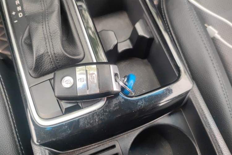 Used Kia K4 2014 1.8L Automatic DLX Vehicle Key