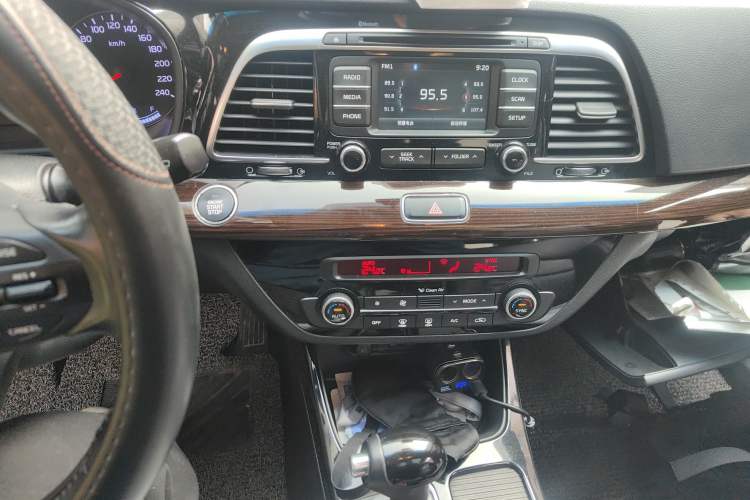 Used Kia K4 2014 1.8L Automatic DLX Audio And AC Panel