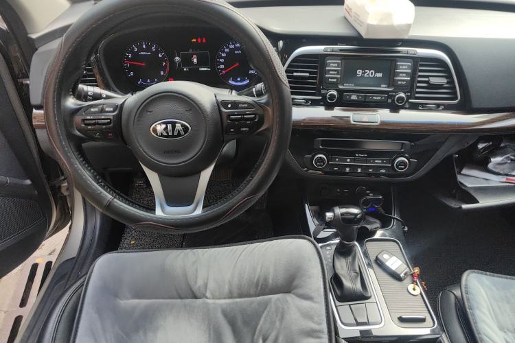 Used Kia K4 2014 1.8L Automatic DLX Center Console