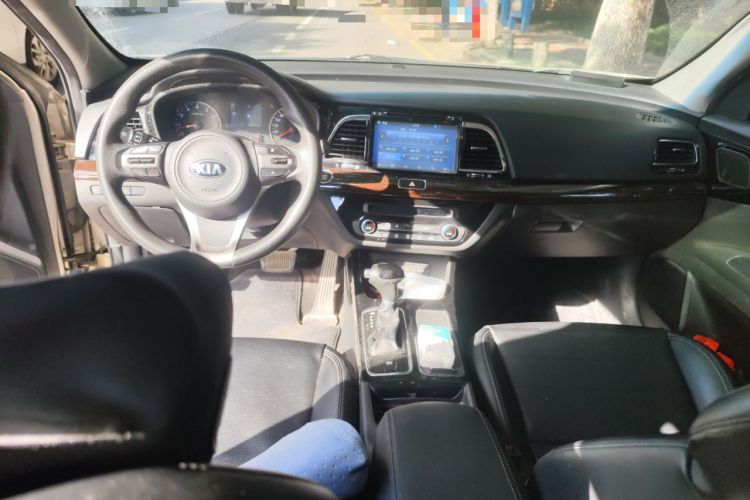 Used Kia K4 2014 1.8L Automatic GLS Center Console